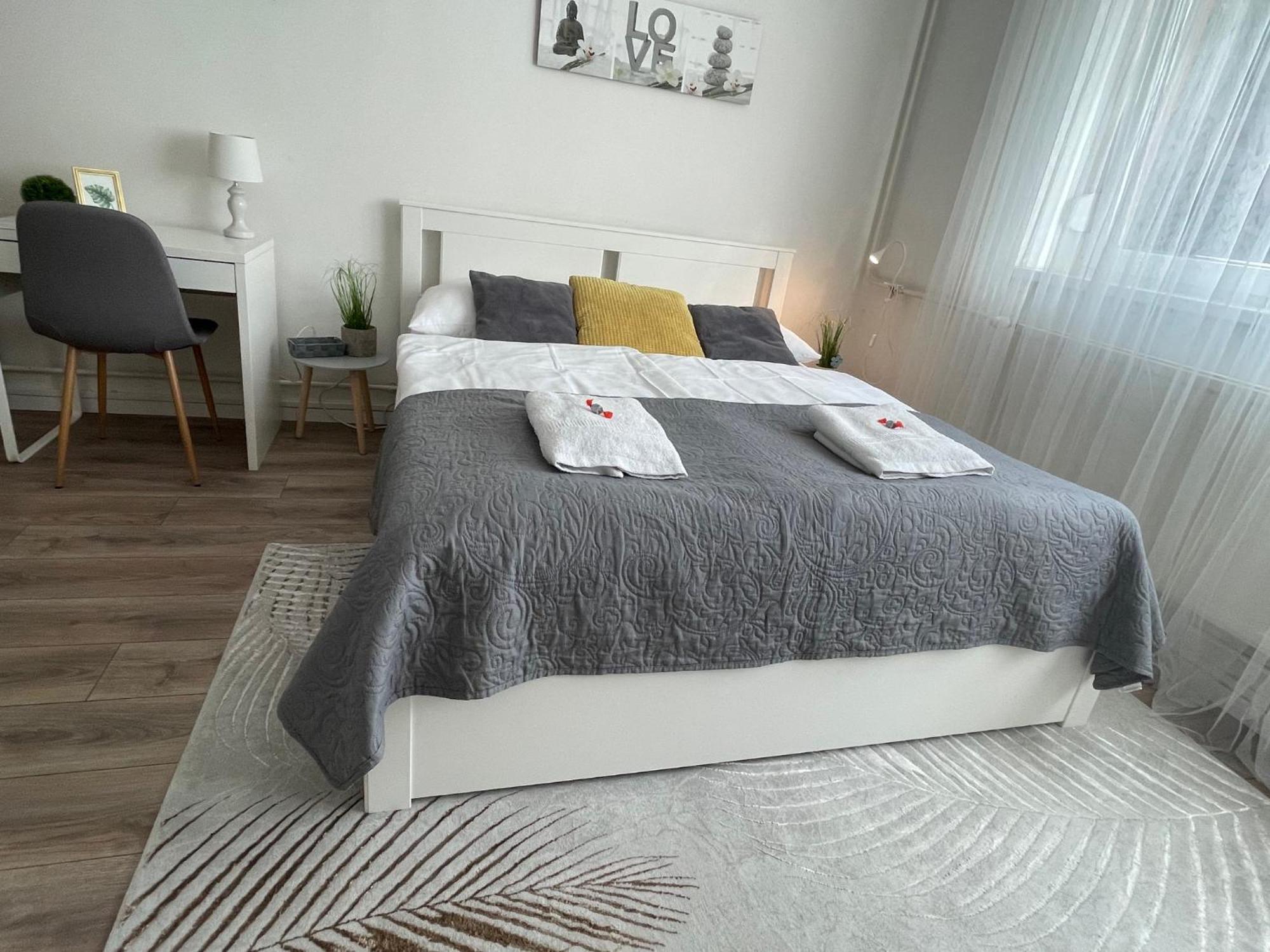 Magnolia Apartman Gyor Exterior photo